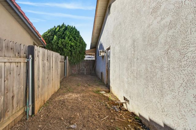 1521 Peach Tree Ln, Yuba City, CA 95993