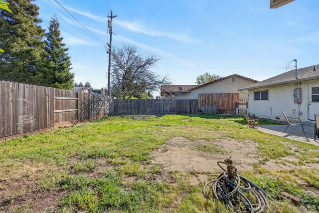 1521 Peach Tree Ln, Yuba City, CA 95993