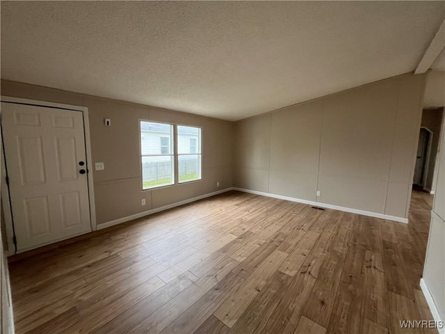 1070 Fernwood Drive, Lockport Town, NY 14094