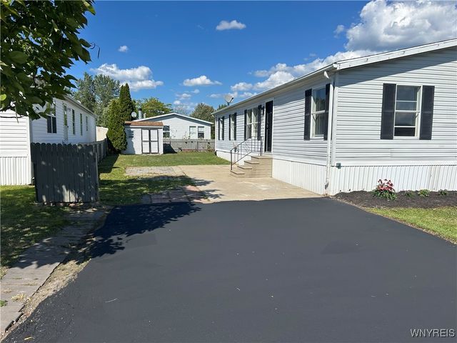 1070 Fernwood Drive, Lockport Town, NY 14094