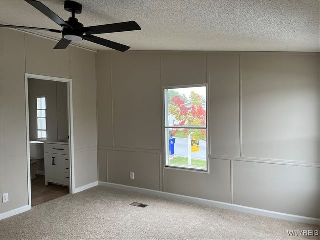 1070 Fernwood Drive, Lockport Town, NY 14094