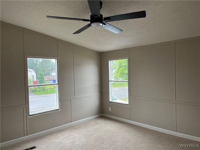 1070 Fernwood Drive, Lockport Town, NY 14094