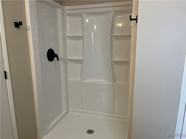 1070 Fernwood Drive, Lockport Town, NY 14094