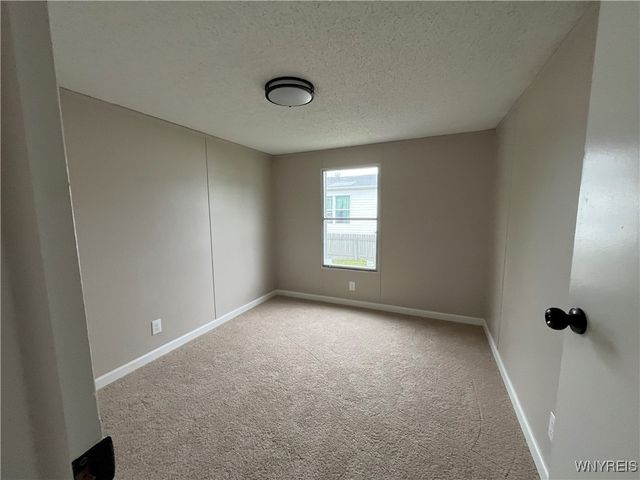 1070 Fernwood Drive, Lockport Town, NY 14094