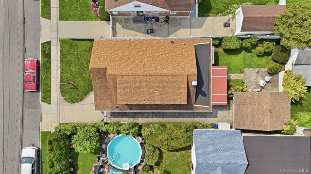 2320 Saratoga Street, Oceanside, NY 11572