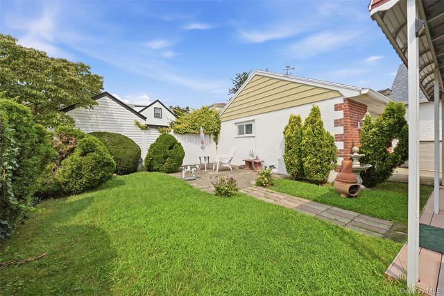 2320 Saratoga Street, Oceanside, NY 11572