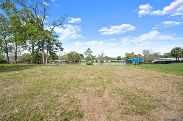 13216 Bayou Terrace Dr, St Amant, LA 70774