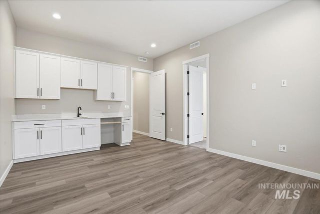 1375 White Cliffs St, Middleton, ID 83644