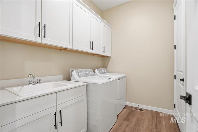 1375 White Cliffs St, Middleton, ID 83644