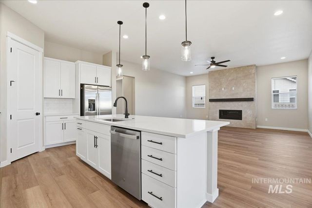 1375 White Cliffs St, Middleton, ID 83644