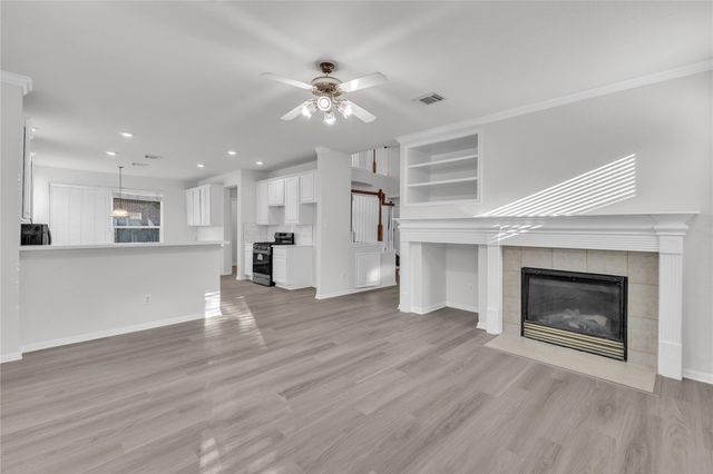 5523 Santa Chase Lane, Sugar Land, TX 77479