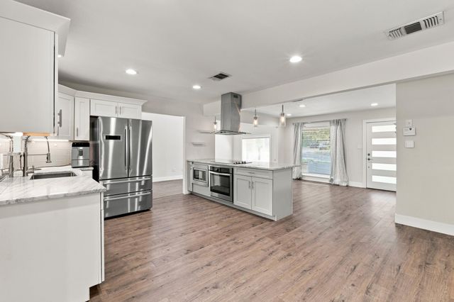 6706 Isabelle DR, Austin, TX 78752