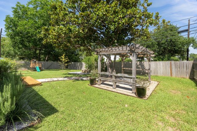 6706 Isabelle DR, Austin, TX 78752