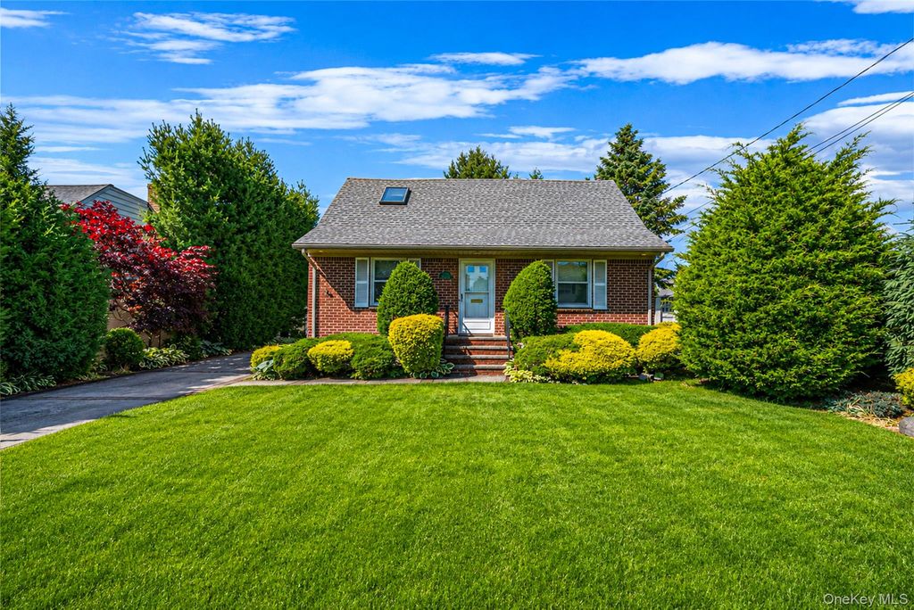 572 Benito Street, East Meadow, NY 11554