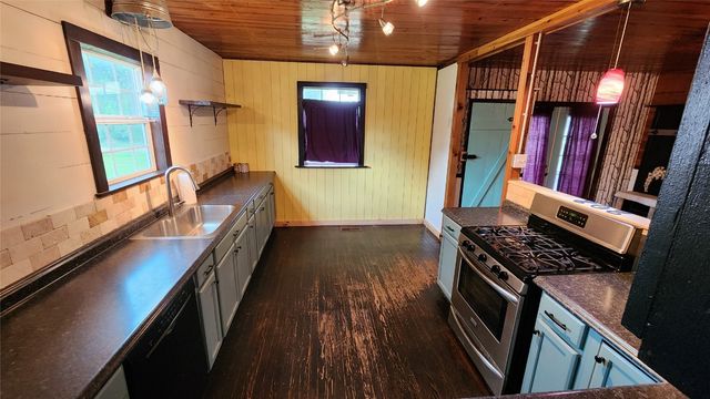 202 S 12th Street, Tecumseh, OK 74873
