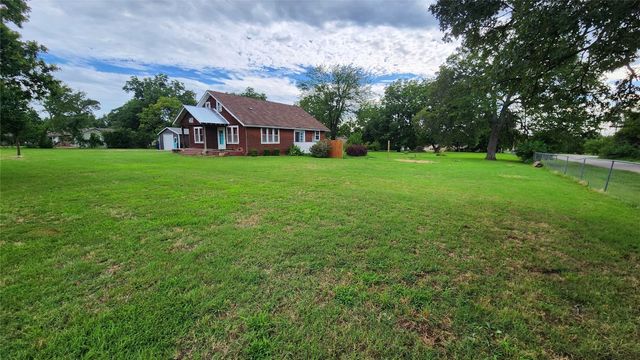 202 S 12th Street, Tecumseh, OK 74873