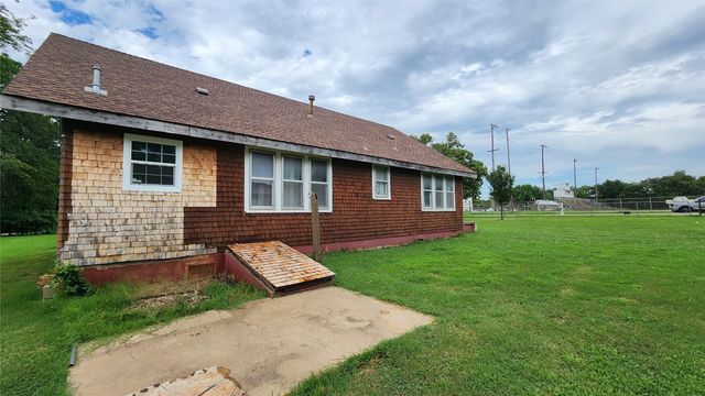 202 S 12th Street, Tecumseh, OK 74873
