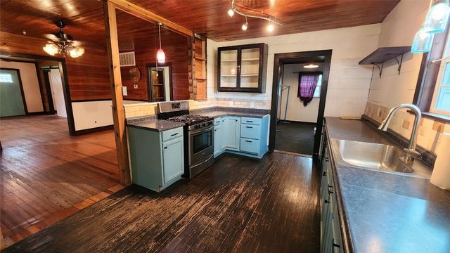202 S 12th Street, Tecumseh, OK 74873