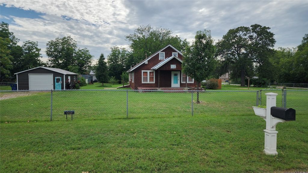 202 S 12th Street, Tecumseh, OK 74873