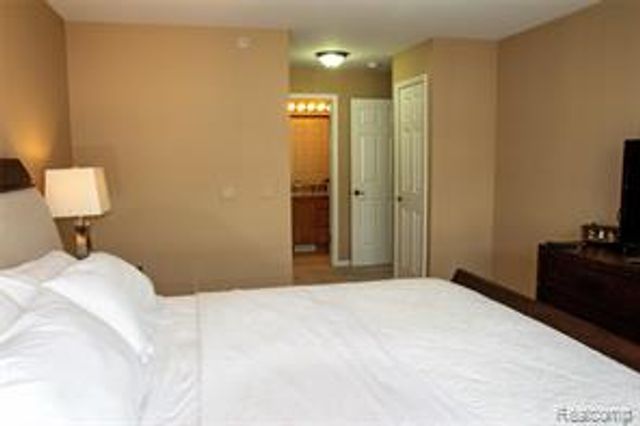 1446 Raliegh Place 112, Troy, MI 48084