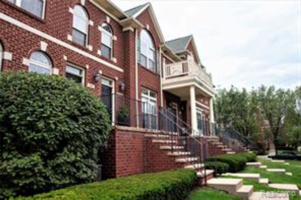 1446 Raliegh Place 112, Troy, MI 48084
