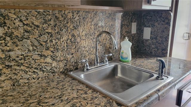 1050 Pennsylvania Ave 11, Miami Beach, FL 33139