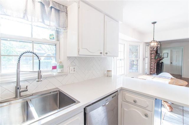 712 NW 10 Street, Blue Springs, MO 64015