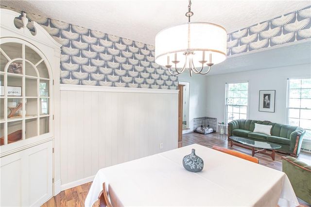 712 NW 10 Street, Blue Springs, MO 64015
