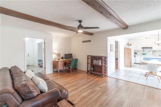 712 NW 10 Street, Blue Springs, MO 64015