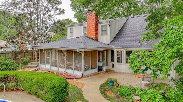 712 NW 10 Street, Blue Springs, MO 64015