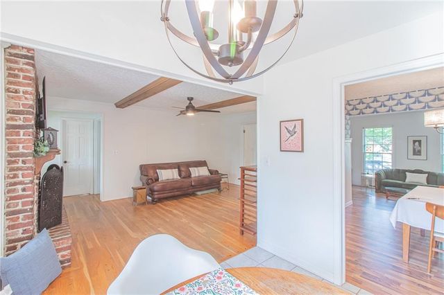 712 NW 10 Street, Blue Springs, MO 64015