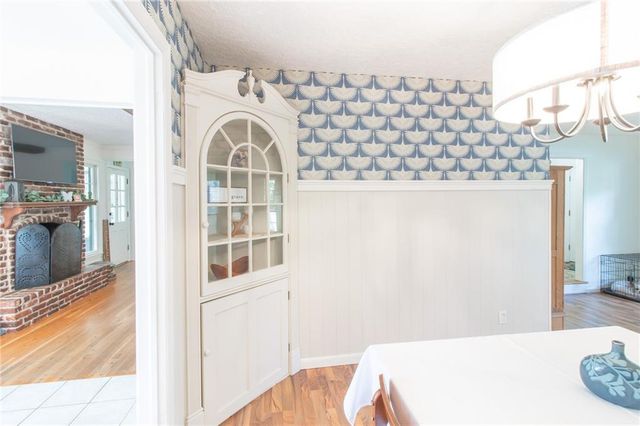 712 NW 10 Street, Blue Springs, MO 64015