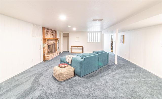 712 NW 10 Street, Blue Springs, MO 64015