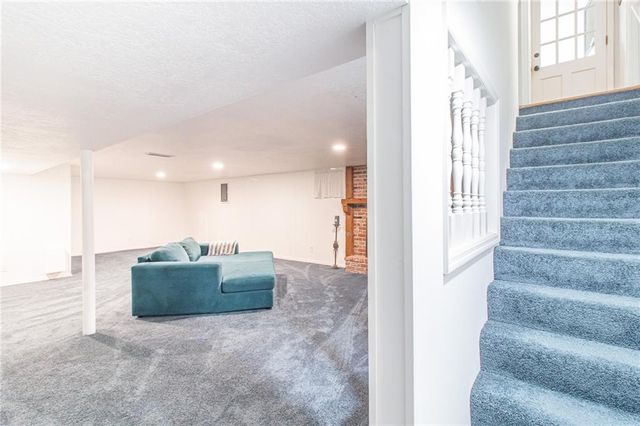 712 NW 10 Street, Blue Springs, MO 64015
