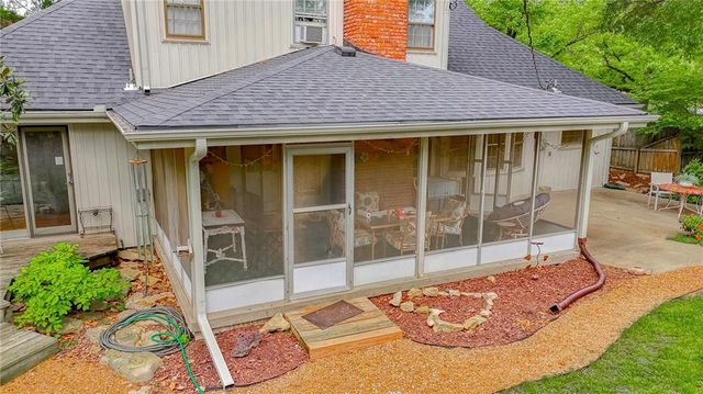 712 NW 10 Street, Blue Springs, MO 64015