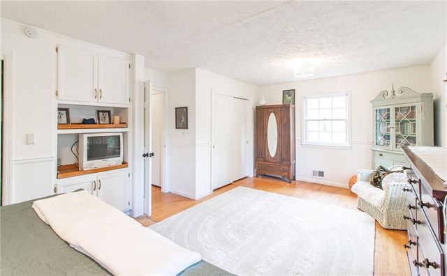 712 NW 10 Street, Blue Springs, MO 64015