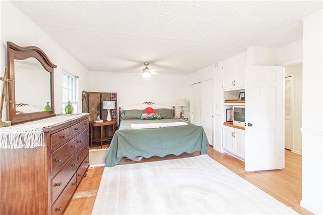 712 NW 10 Street, Blue Springs, MO 64015