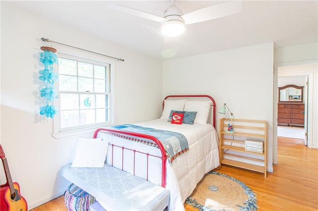 712 NW 10 Street, Blue Springs, MO 64015