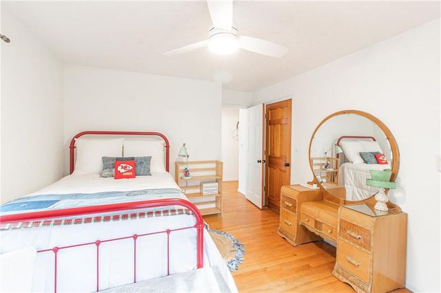 712 NW 10 Street, Blue Springs, MO 64015
