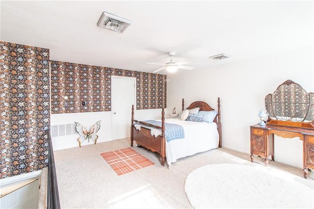 712 NW 10 Street, Blue Springs, MO 64015