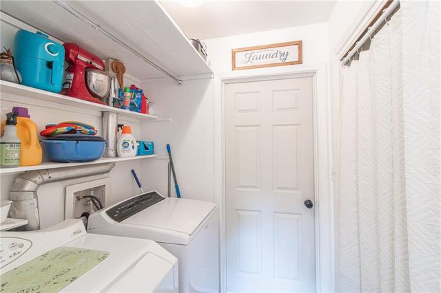 712 NW 10 Street, Blue Springs, MO 64015