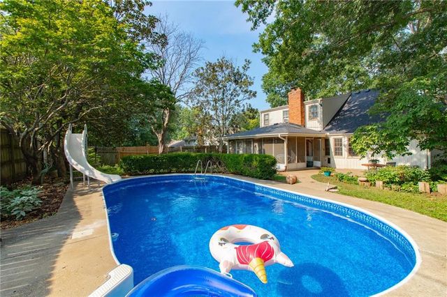 712 NW 10 Street, Blue Springs, MO 64015
