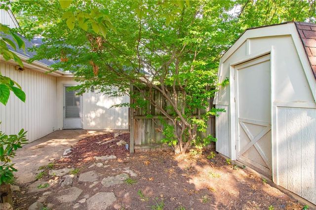 712 NW 10 Street, Blue Springs, MO 64015