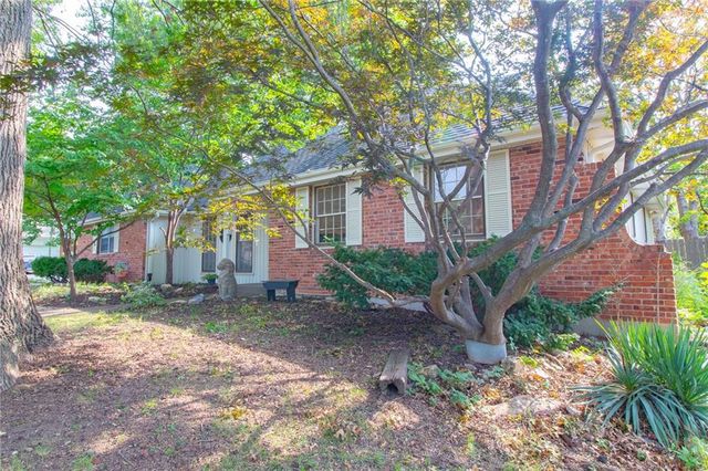 712 NW 10 Street, Blue Springs, MO 64015