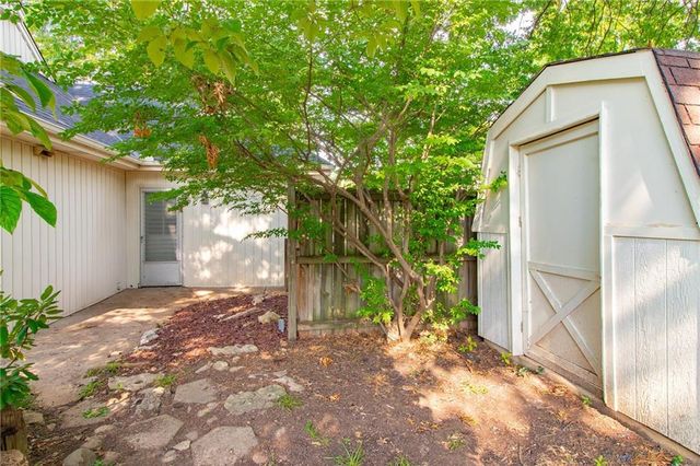 712 NW 10 Street, Blue Springs, MO 64015