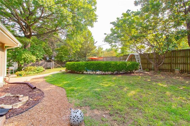 712 NW 10 Street, Blue Springs, MO 64015