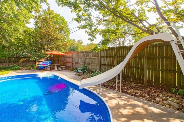 712 NW 10 Street, Blue Springs, MO 64015