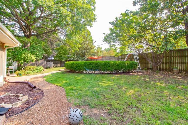 712 NW 10 Street, Blue Springs, MO 64015