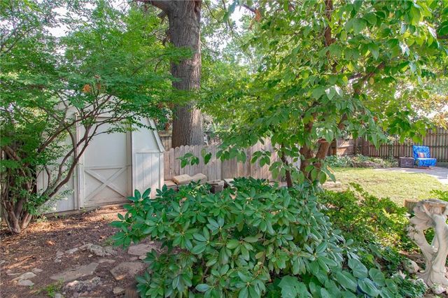 712 NW 10 Street, Blue Springs, MO 64015