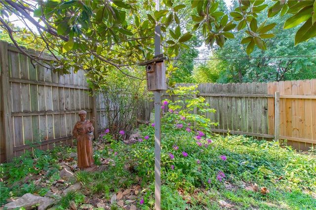 712 NW 10 Street, Blue Springs, MO 64015